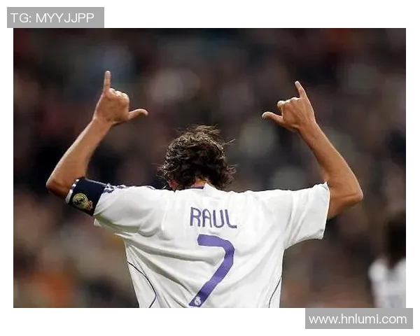 足球明星劳尔与妻子的甜蜜瞬间美图分享与生活点滴回顾